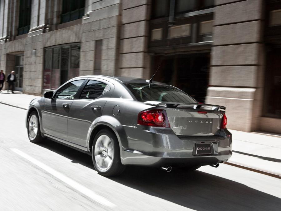  Dodge Avenger R/T 2011 года  (фото 7 из 12)